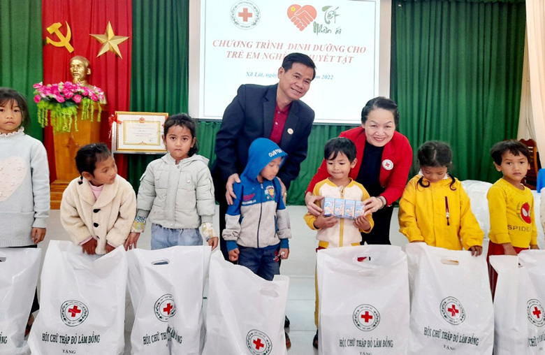 Chương trình Dinh dưỡng cho trẻ em nghèo, khuyết tật
